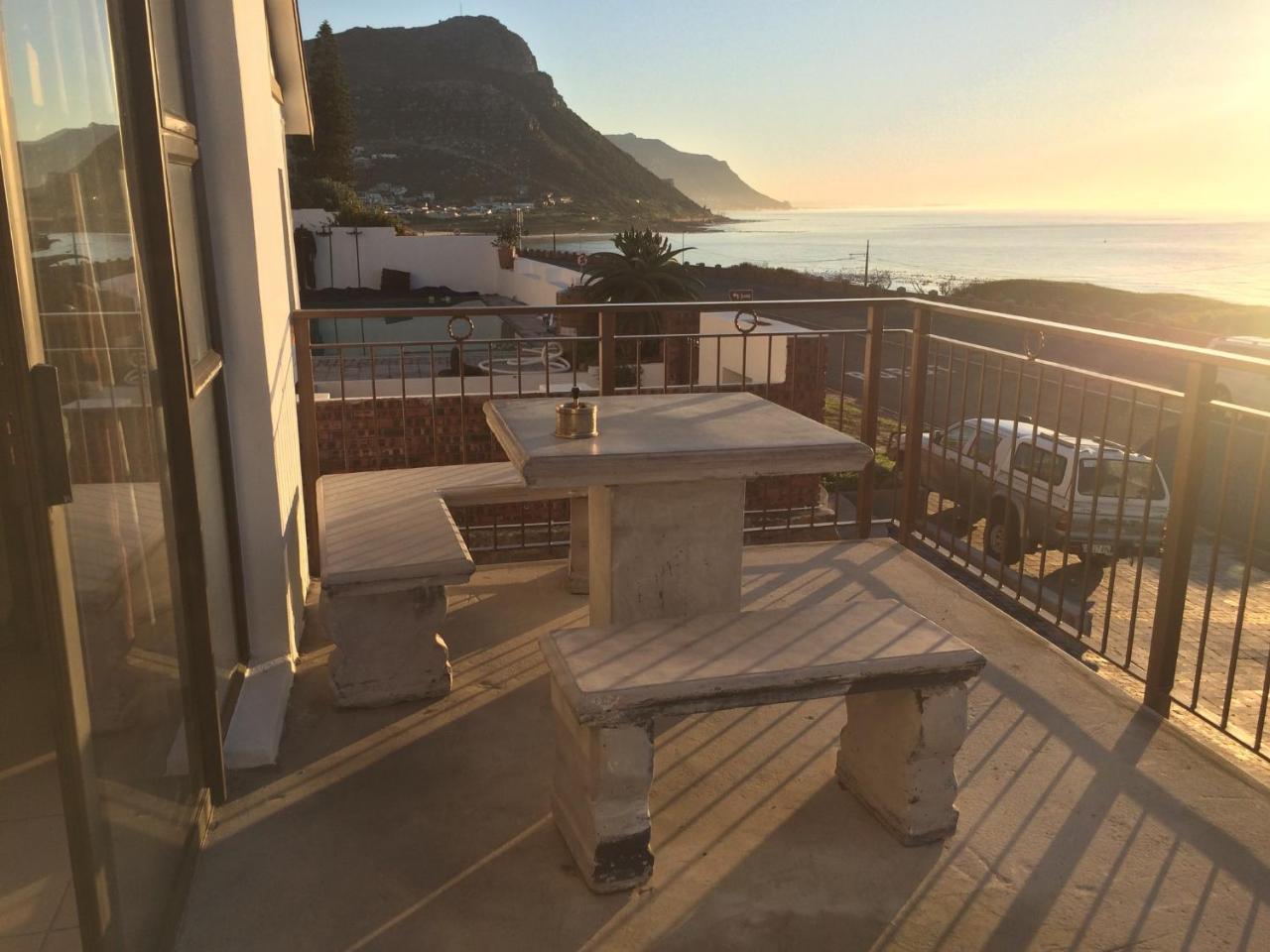 Ollava Guesthouse Simonʼs Town Dış mekan fotoğraf