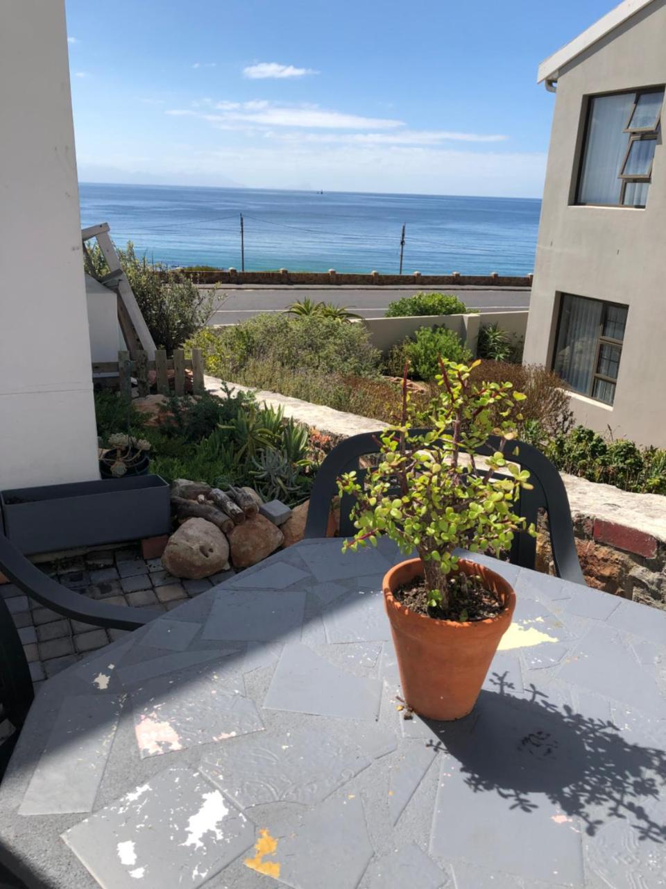 Ollava Guesthouse Simonʼs Town Dış mekan fotoğraf
